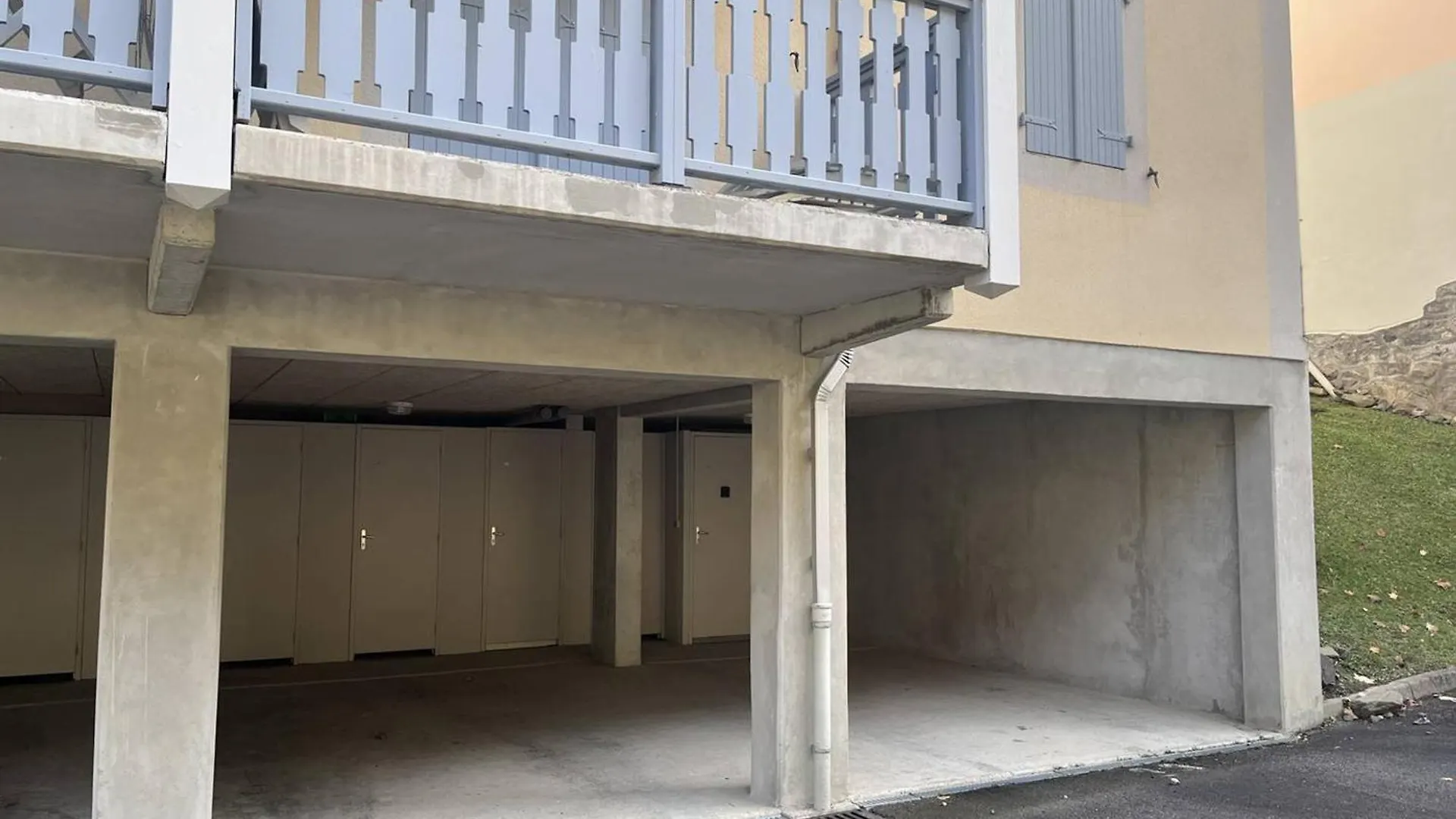 Appartement A Cauterets Avec Balcon Et Parking Prive - Fr-1-812-96 0*,  France